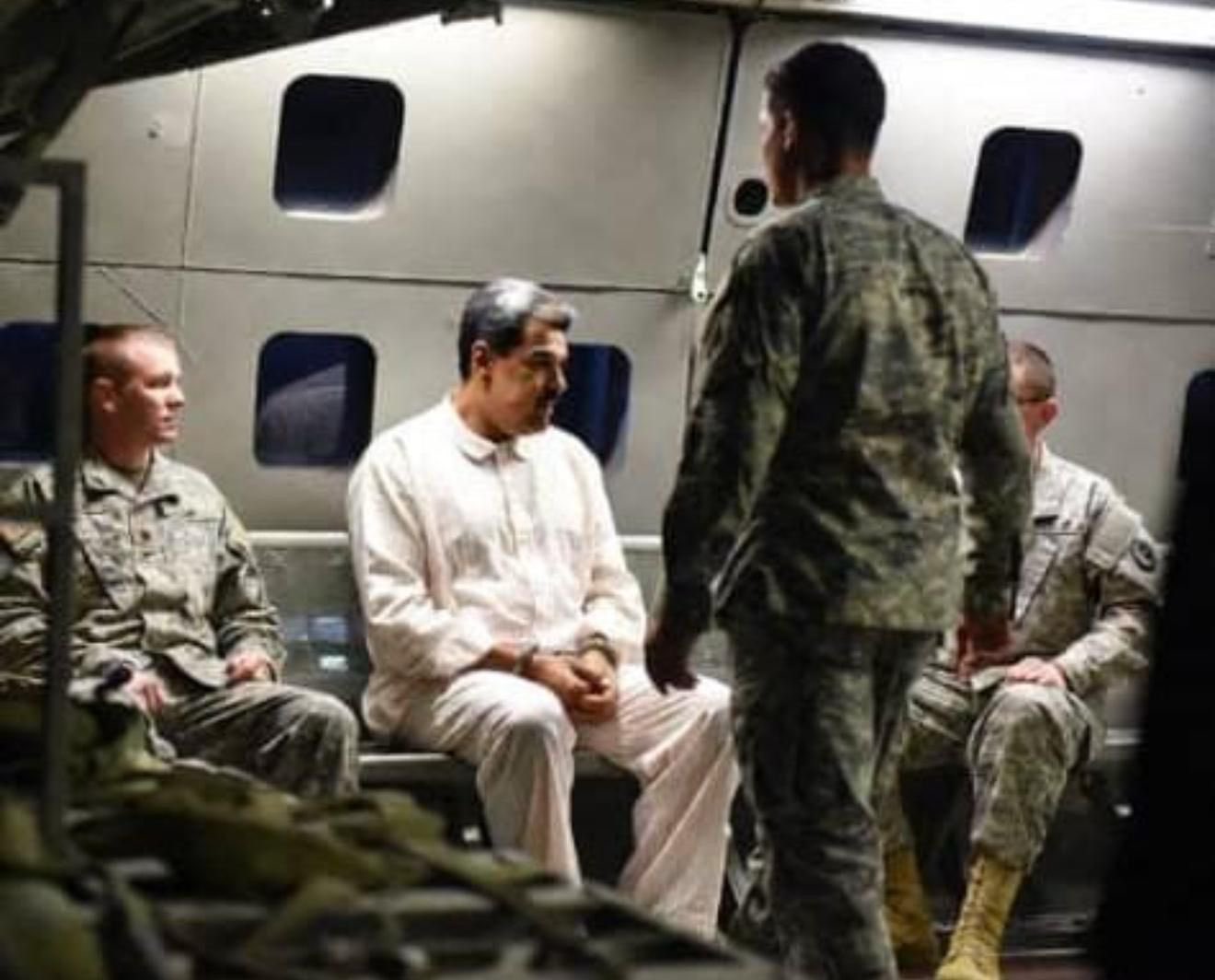 A Maduro y su esposa los trasladan en un buque anfibio a EEUU